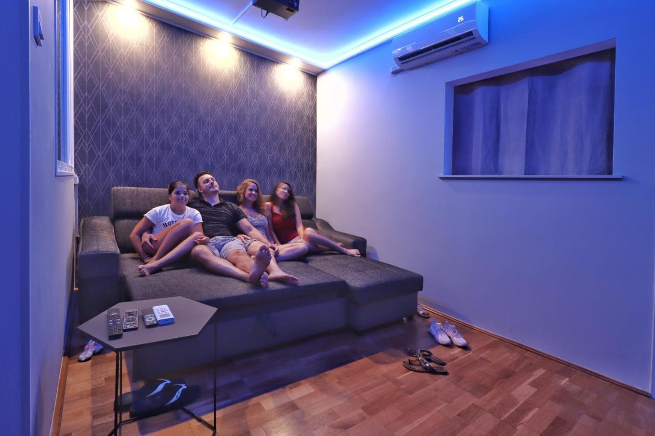 Cinemapartman เอ็กเกอร์ ภายนอก รูปภาพ